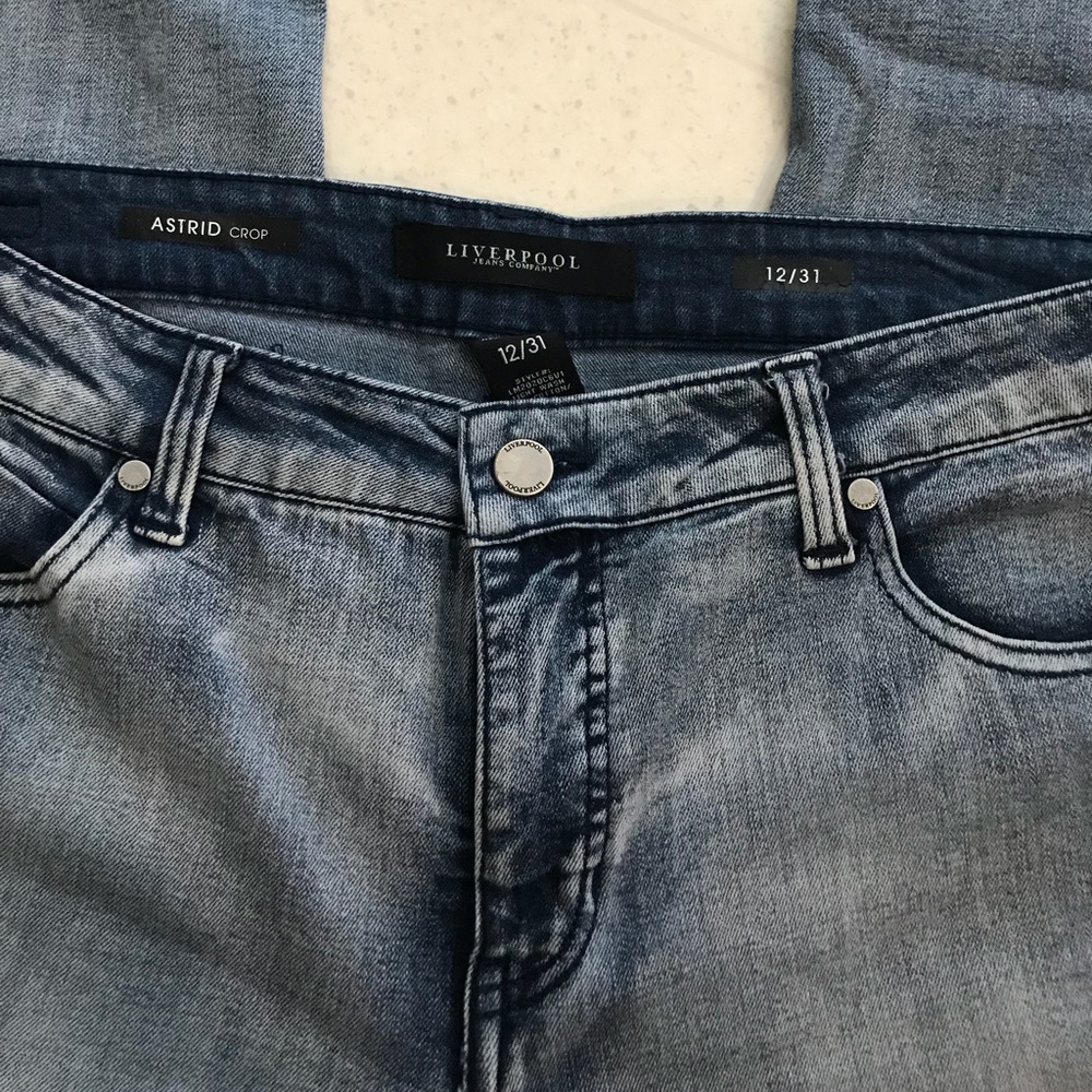 Liverpool Astrid Crop